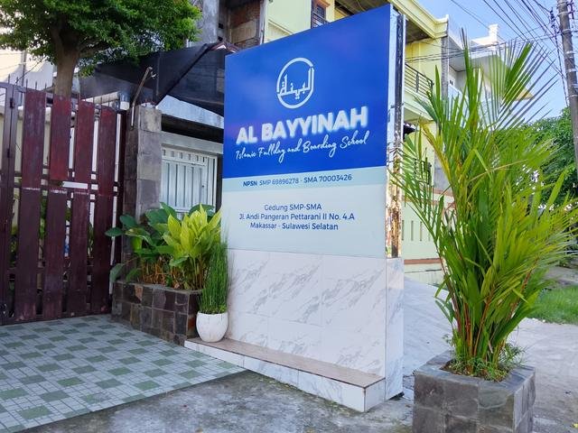 Gerbang sekolah
